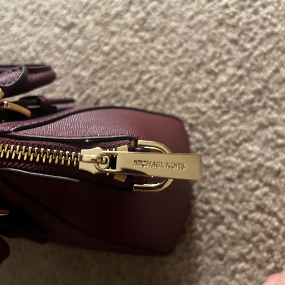 michael kors handbag - Picture 3 of 5